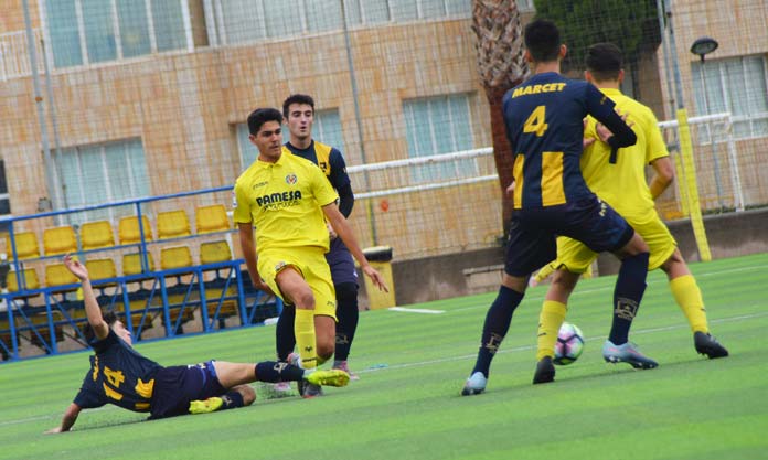 Partido entre un equipo de la Academia de Alto Rendimiento Marcet y el Villarreal CF.