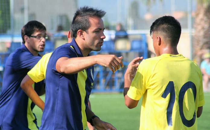 Xavi Cano en su etapa como entrenador en la cantera del Villarreal CF.