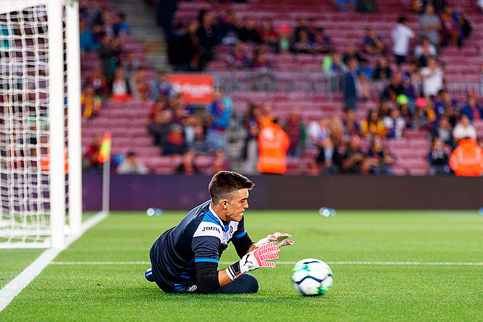 Edu Frías durante un calentamiento con el RCD Espanyol.