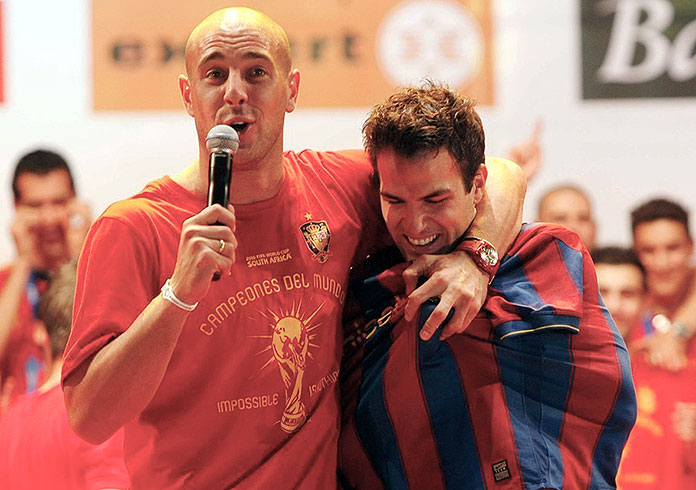 Pepe Reina hace gala de su habilidad como 'speaker' tras ganar el Mundial de 2010.